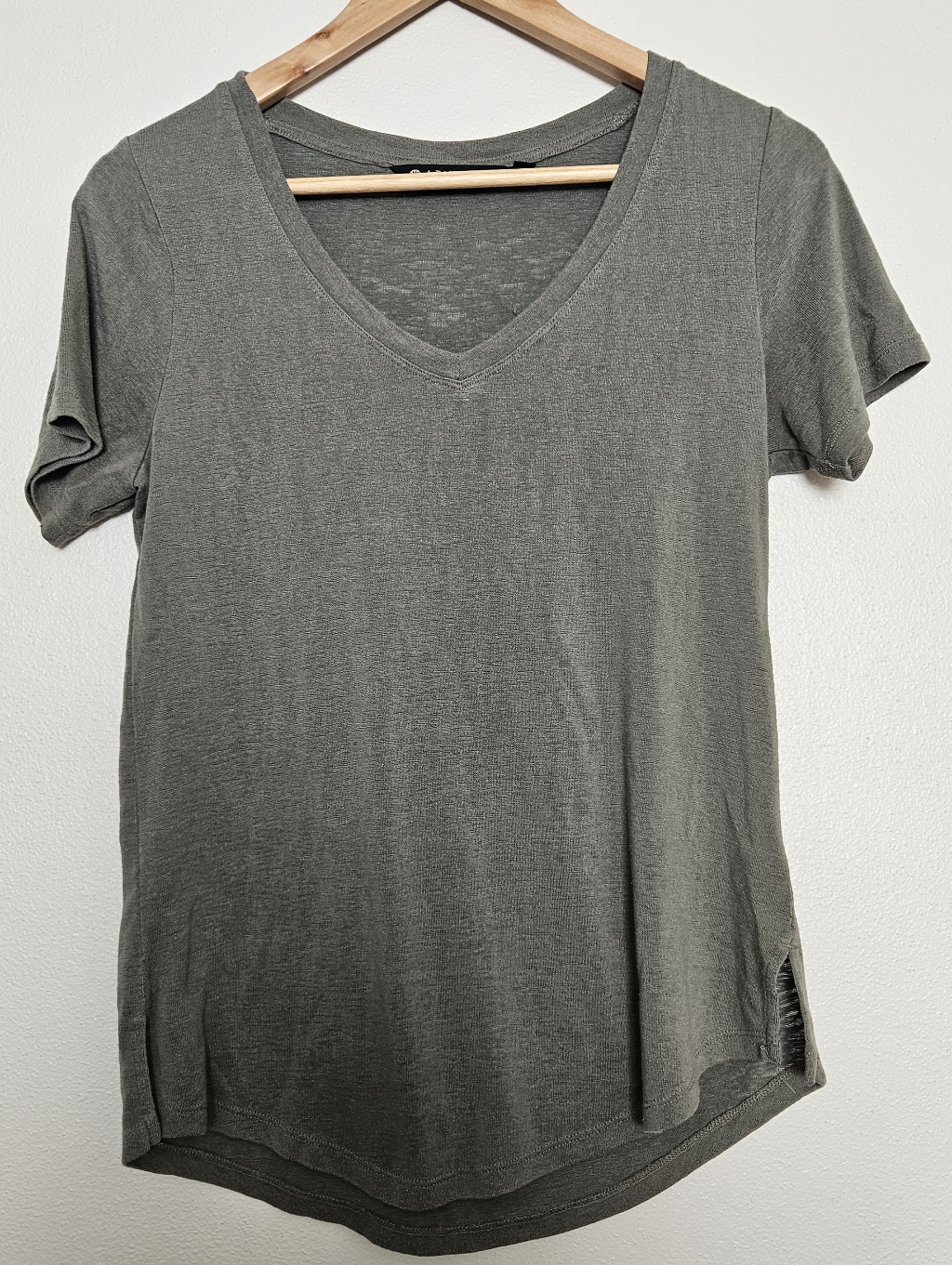 Athleta Bundle Green & Black V-Neck Short Sleeve Tee Shirts Small